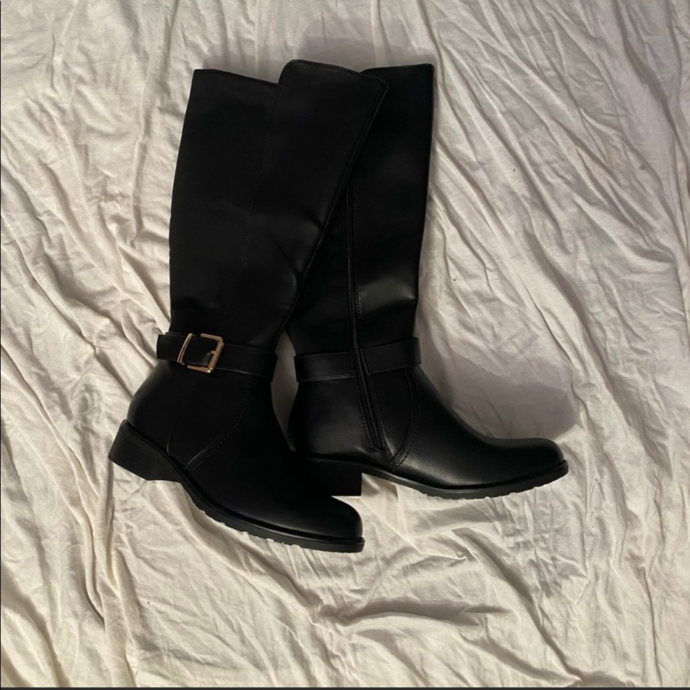Sold on daughters closet - Picture 2 of 4